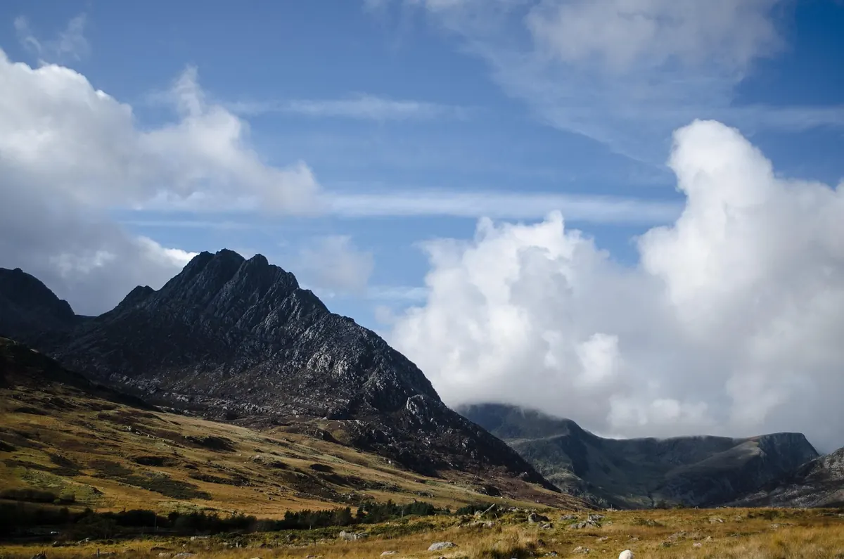A Seasonal Guide to Hiking Snowdonia in Spring
